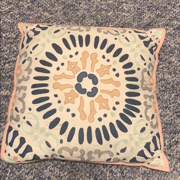 Target Pillow - Picture 1 of 2